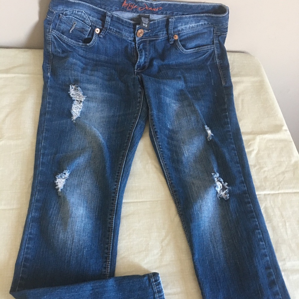 - Aryia Dreams Distressed med wash jeans siz…